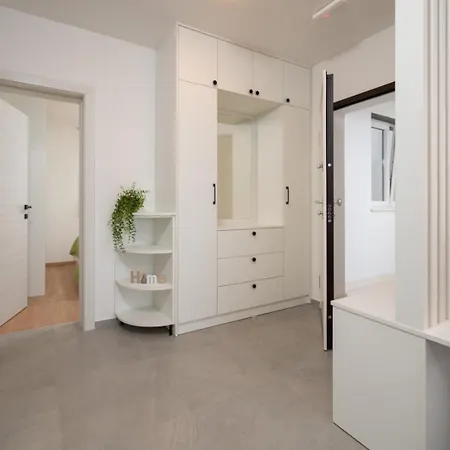 Varni Apartment *